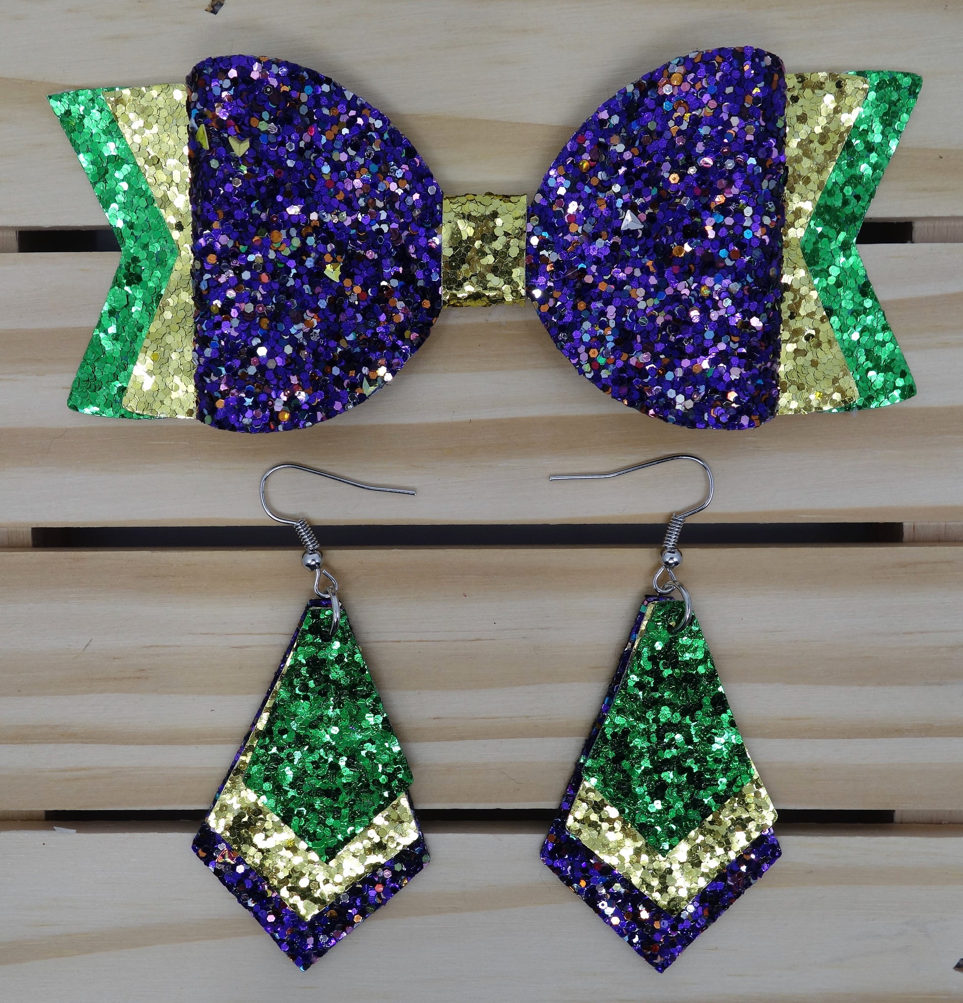 Day 7: "Mardi Gras Glitter" Craft Idea - CraftyTrain.com