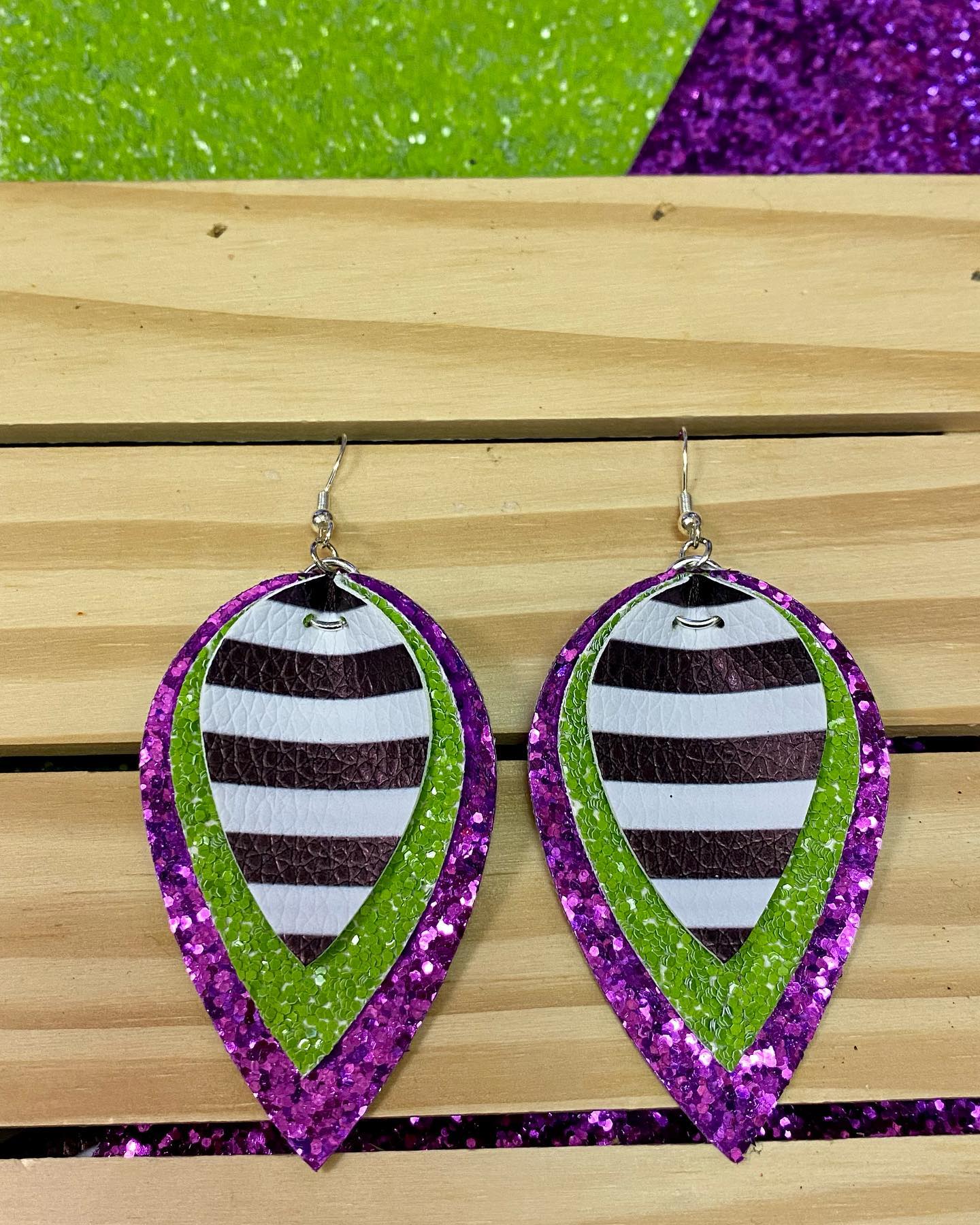 Craft of the Day: It's Showtime! Faux Leather & Glitter Sheet Earrings